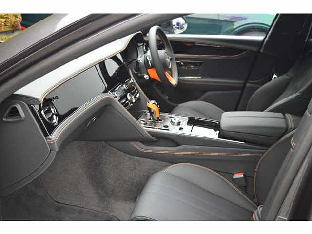 1:Bentley Flying Spur Black Edition V8 Hybrid, Saloon, Magnetic, Bentley High Wycombe