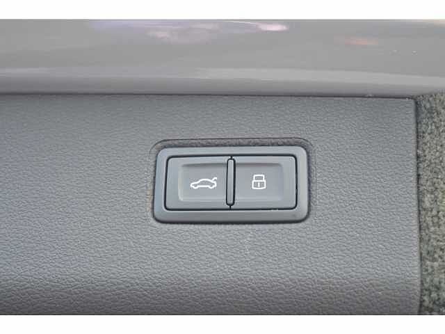 12:Bentley Bentayga S V8, SUV, Cambrian Grey, Bentley High Wycombe