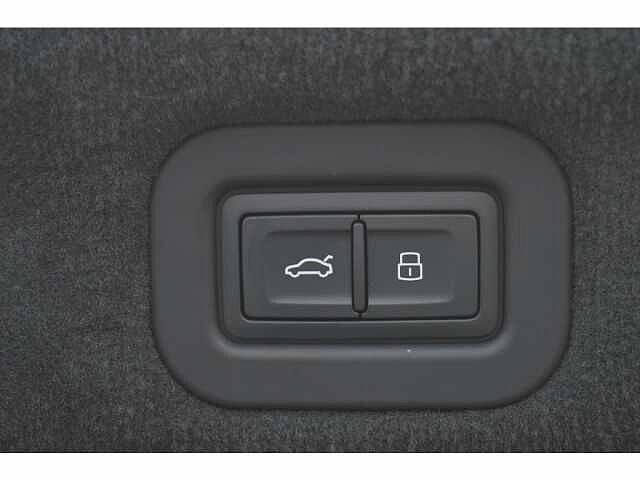 20:Bentley Flying Spur Black Edition V8 Hybrid, Saloon, Magnetic, Bentley High Wycombe