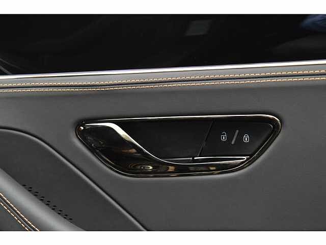 23:Bentley Flying Spur Black Edition V8 Hybrid, Saloon, Magnetic, Bentley High Wycombe