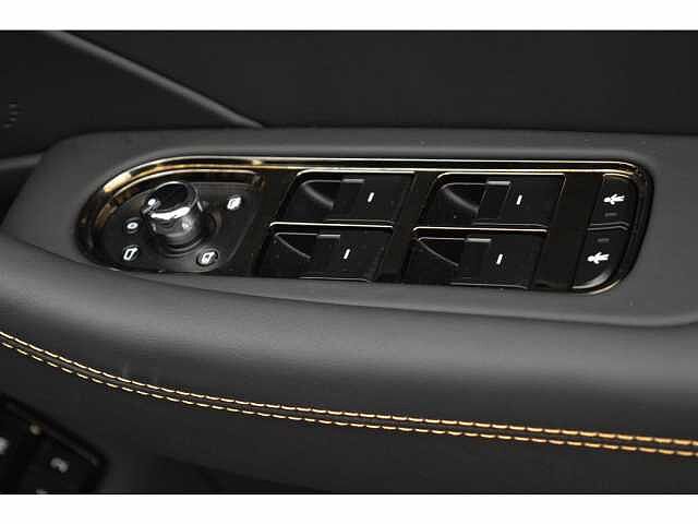 22:Bentley Flying Spur Black Edition V8 Hybrid, Saloon, Magnetic, Bentley High Wycombe